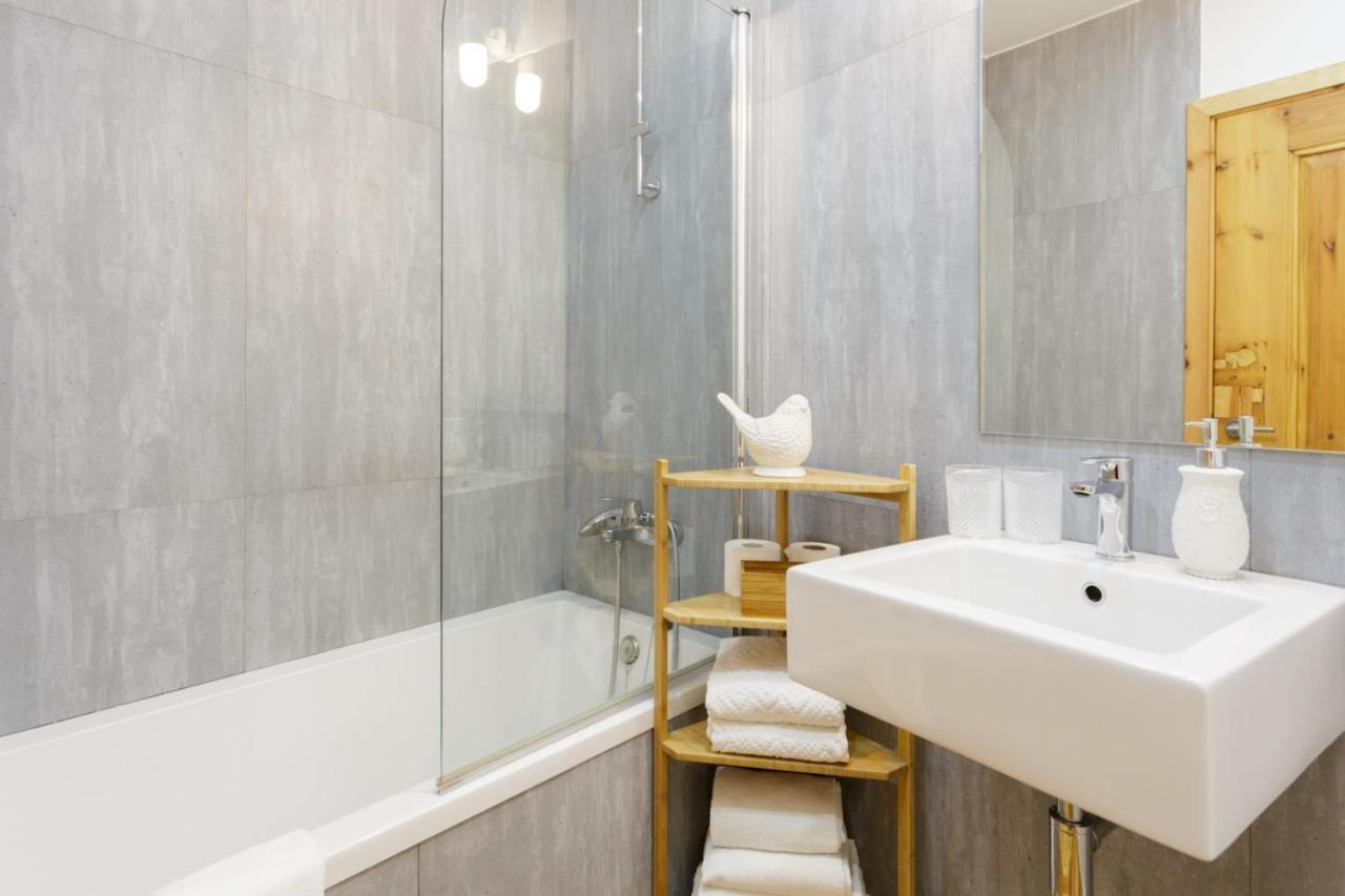 Amazing Rooftop Terrace With River And Historic City View 4 Bedrooms 4 Bathrooms Ac 19Th Century Building Chiado Lisbon Luaran gambar